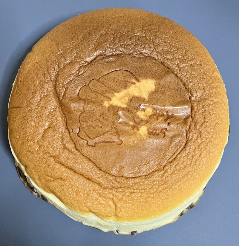 りくろーおじさんの焼きたてチーズケーキ(クリスマス限定焼印付きのホール)焼印剥がれた