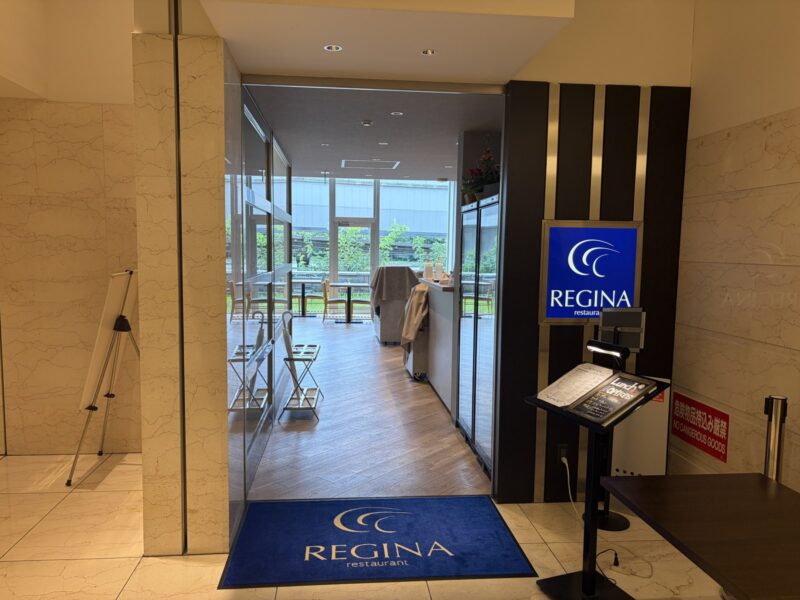 レストランREGINAの入口