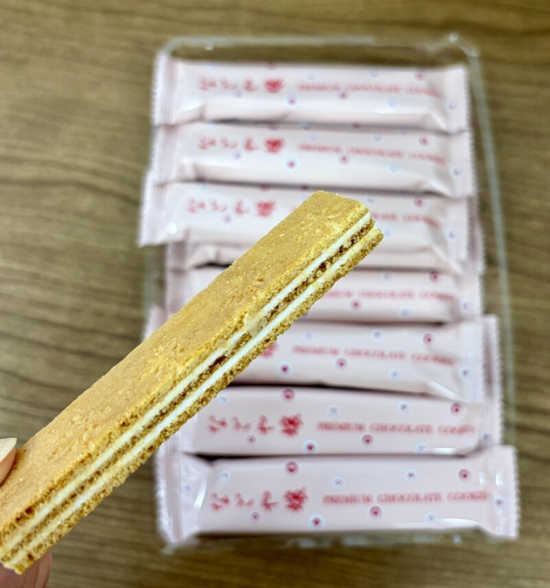 なごや嬢の断面 ホワイトチョコの層
